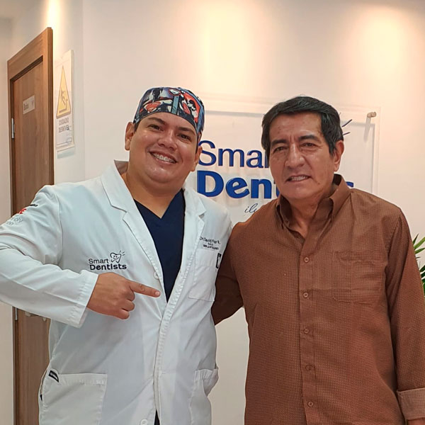 Juan Bravo resultado de implantes dentales